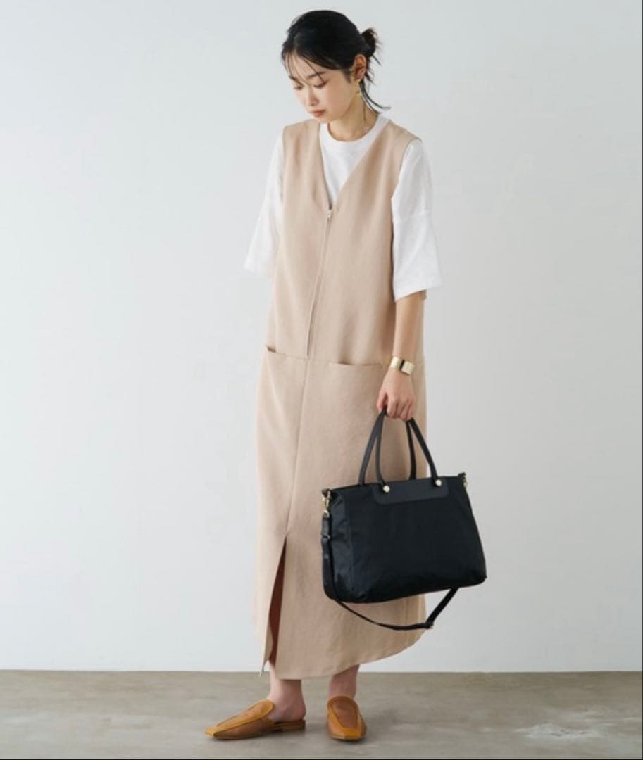 超美品ラシット今期A4入るポケット多数三層構造メタルロゴ2wayバッグ