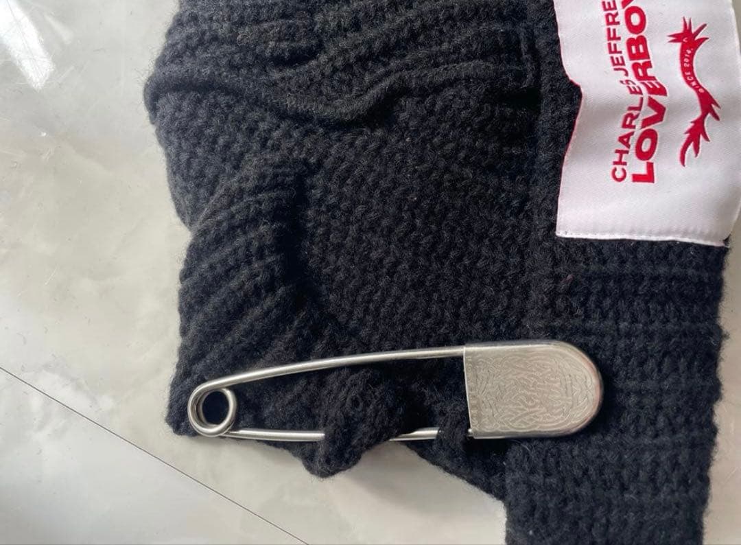 CHARLES JEFFREY LOVERBOY ニット帽　ピン付き
