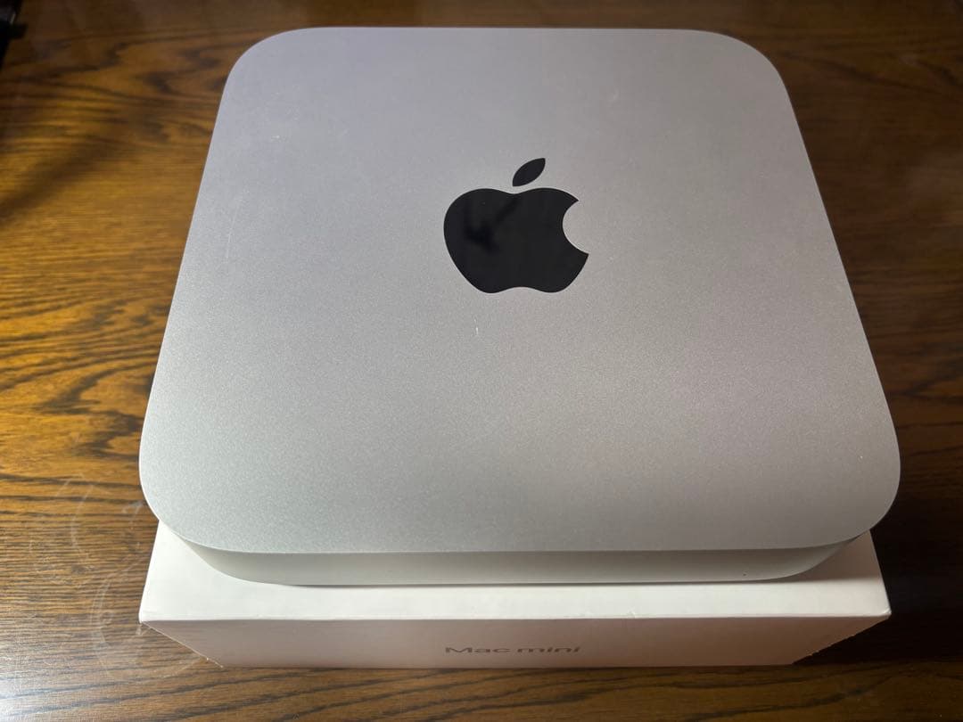 M2 Mac mini 8GB / 256GB & アルミスタンドセット