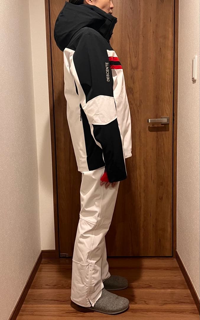 DESCENTE スキーウェア 上下女性用 ホワイト/ブラック/レッド　1回着用