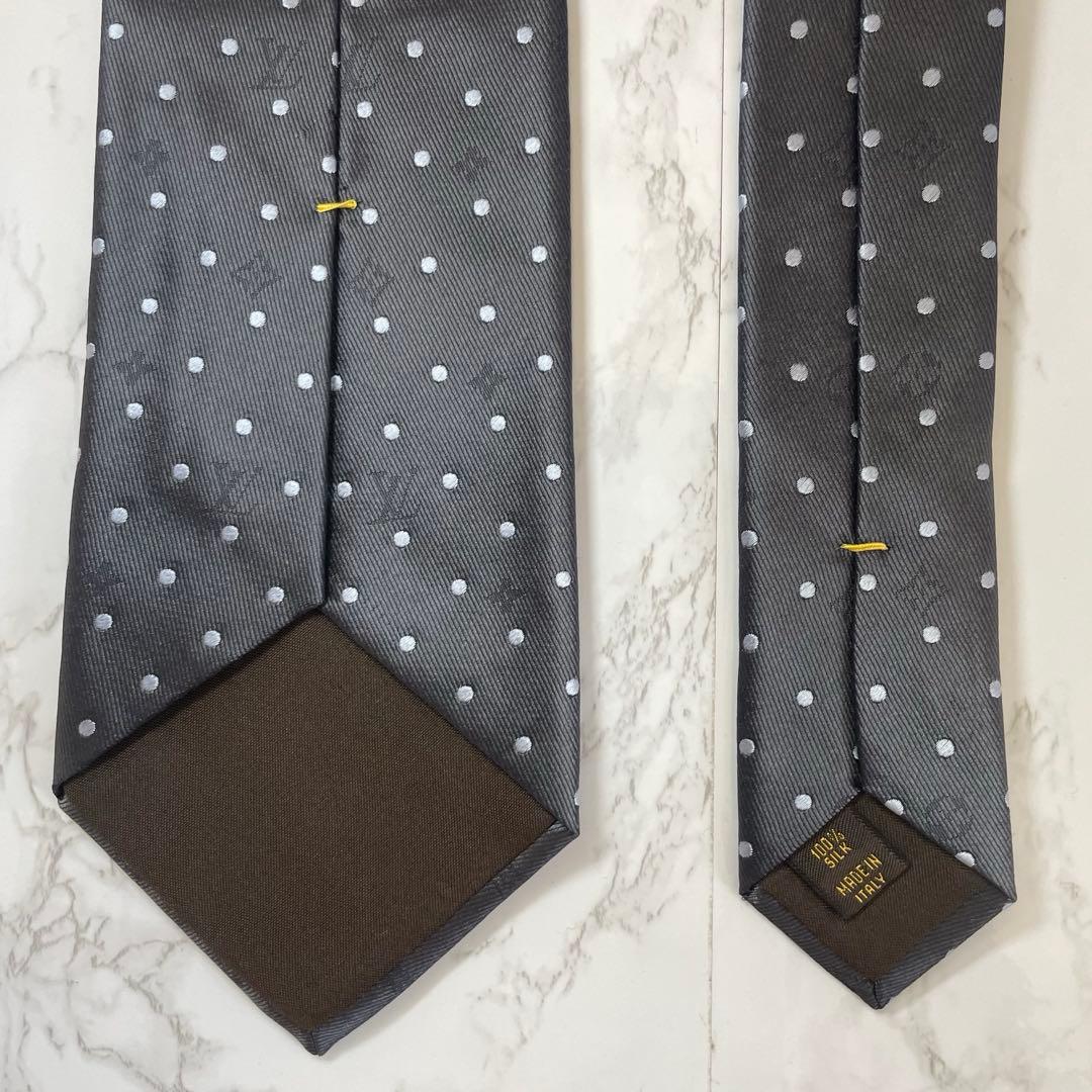 【あゆ】ルイヴィトン モノグラム シルバーグレー ネクタイ 光沢 タグ