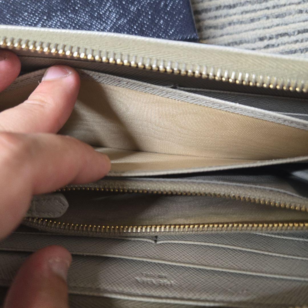 プラダの長財布　PRADA　グレー