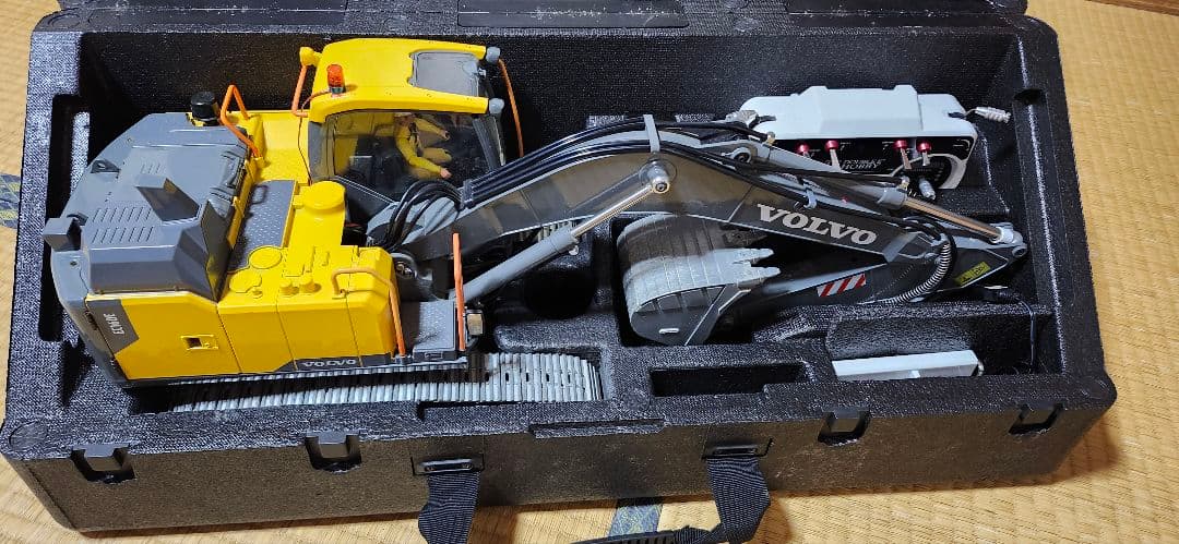 ラジコン1/14 ラジコンVOLVO ショベルカー DOUBLE　E Hobby