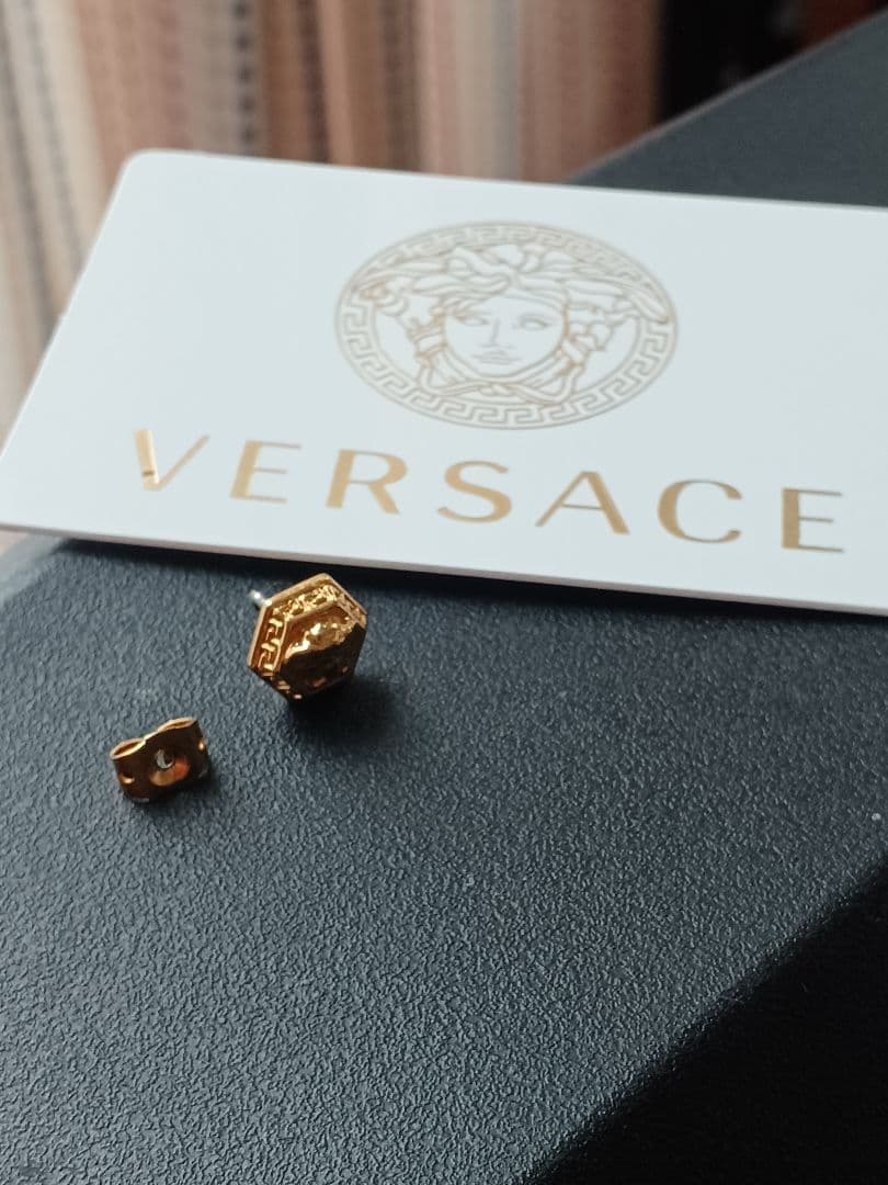 美品VERSACE ゴールド ピアス(片耳用)