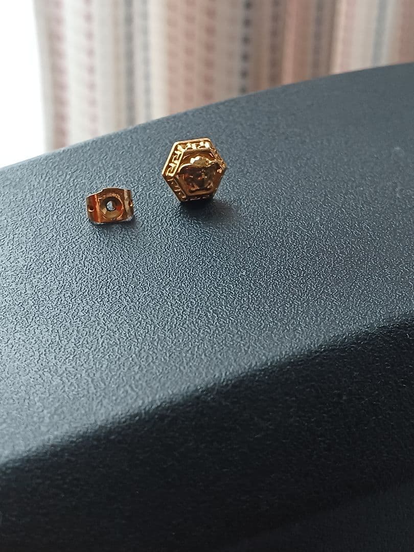 美品VERSACE ゴールド ピアス(片耳用)