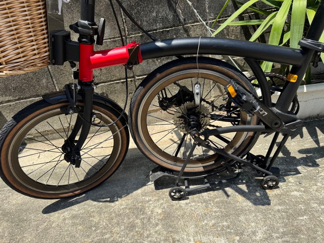 折りたたみ自転車　オシャレ　可愛い　ブラック　赤