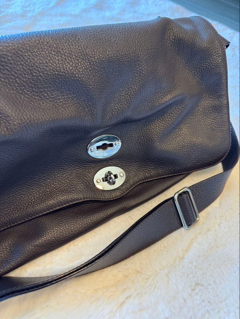 ポスティーナ　茶色