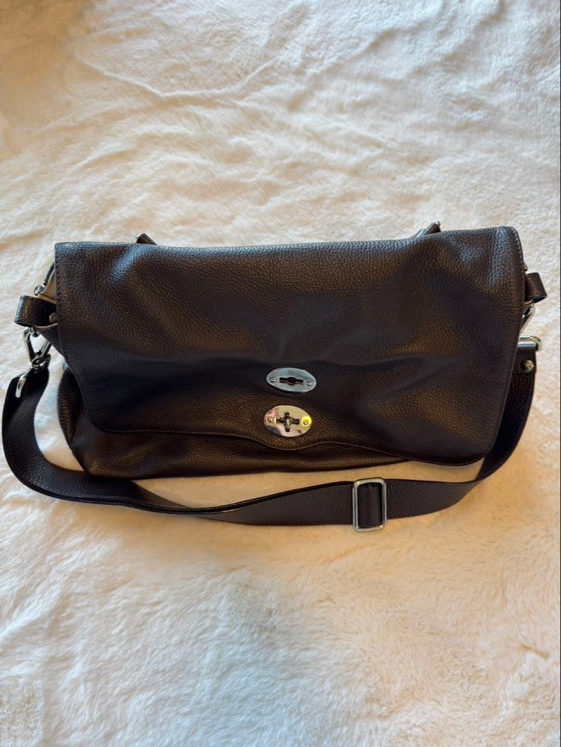 ポスティーナ　茶色