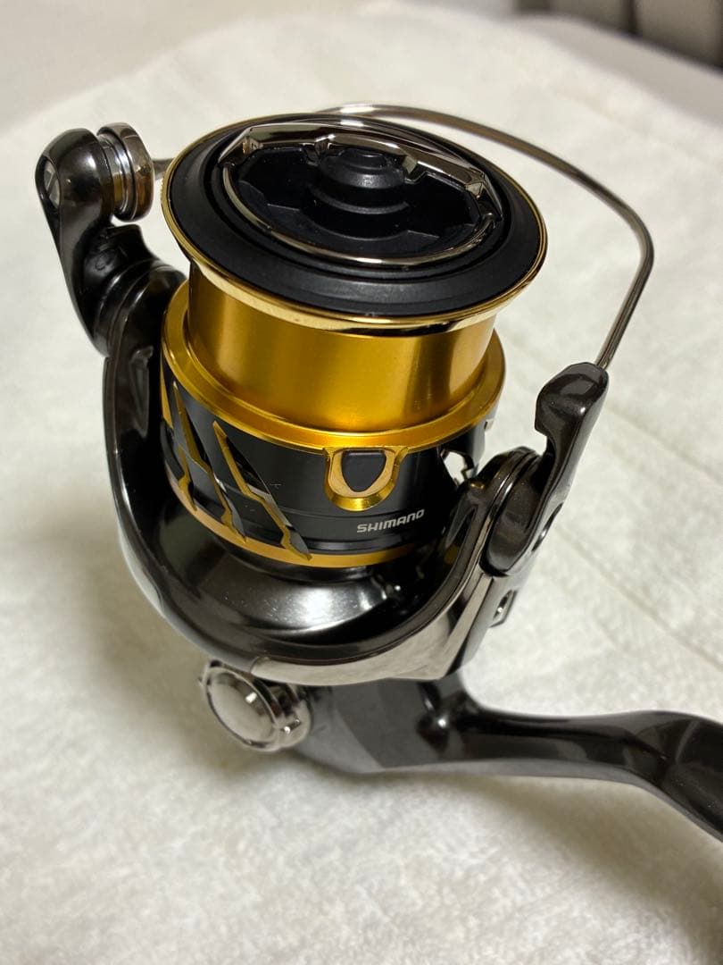 20ツインパワー c2000shg シマノ中古リール