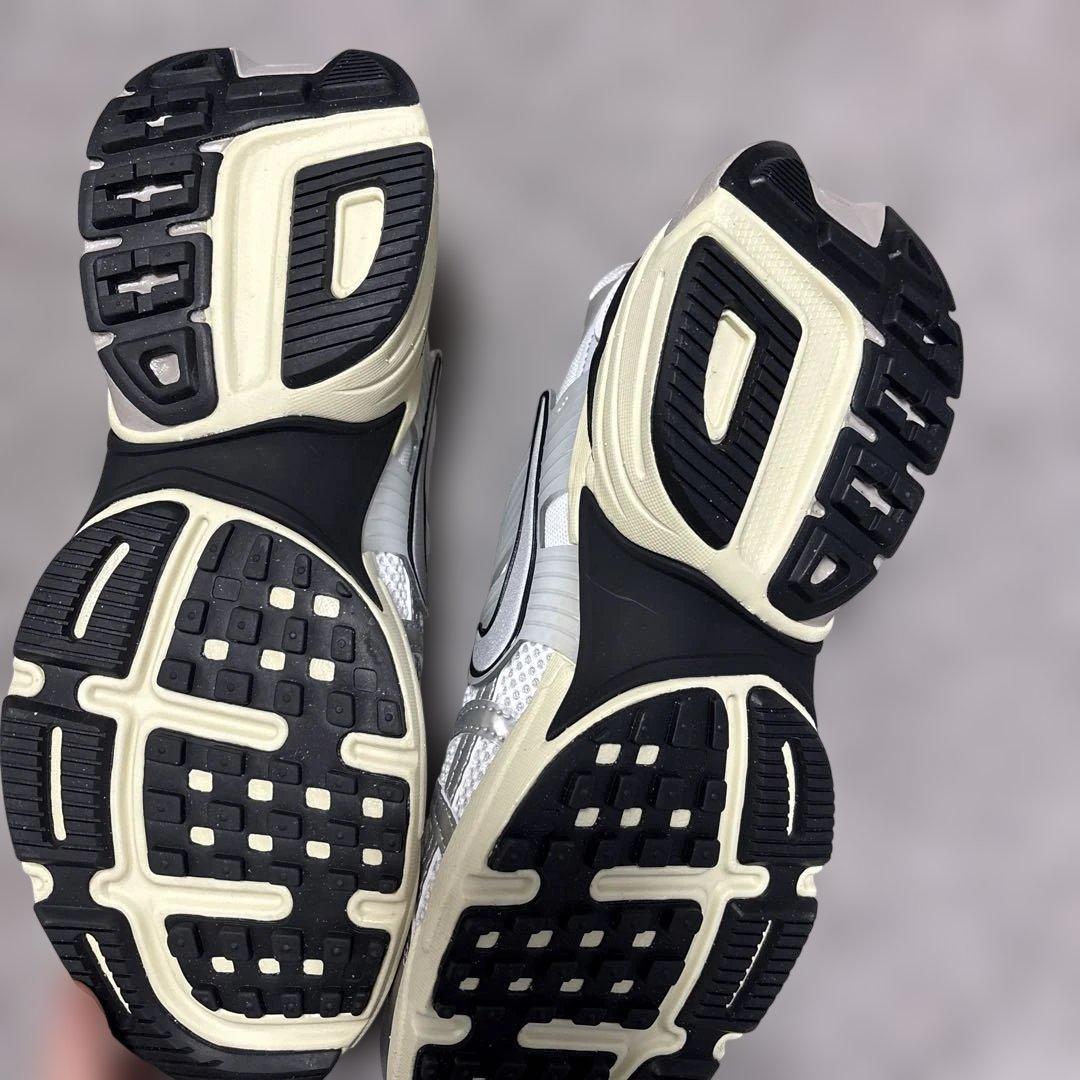 V2K ラン fd0736-100 サミットホワイト メタリックシルバーNIKE