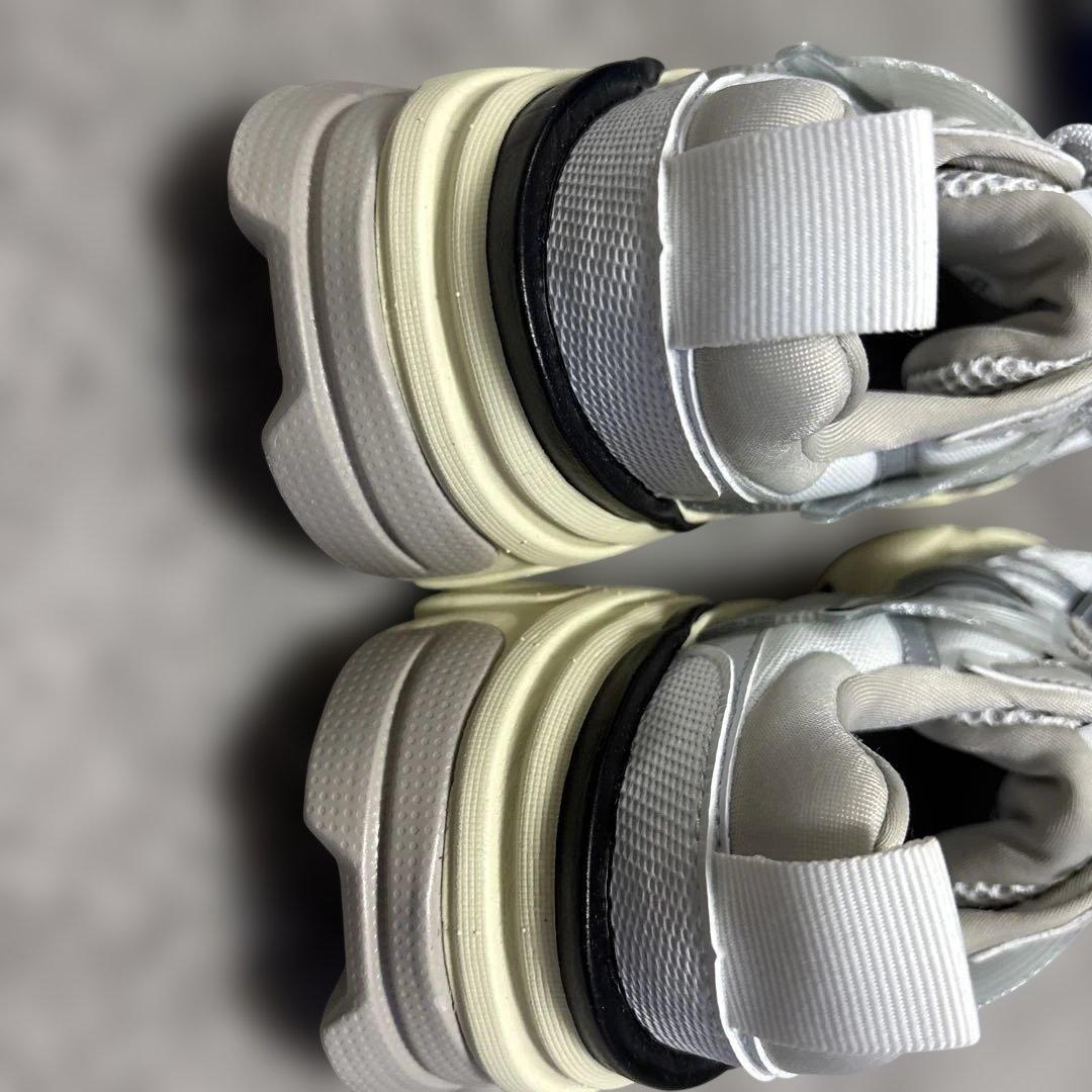 V2K ラン fd0736-100 サミットホワイト メタリックシルバーNIKE