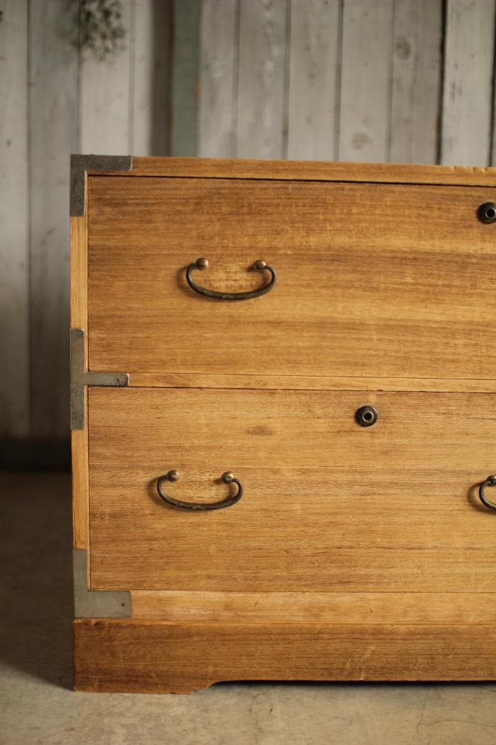 古い木製の引き出し4杯　チェスト　桐箪笥　昭和レトロ　タンス　古家具　古民家