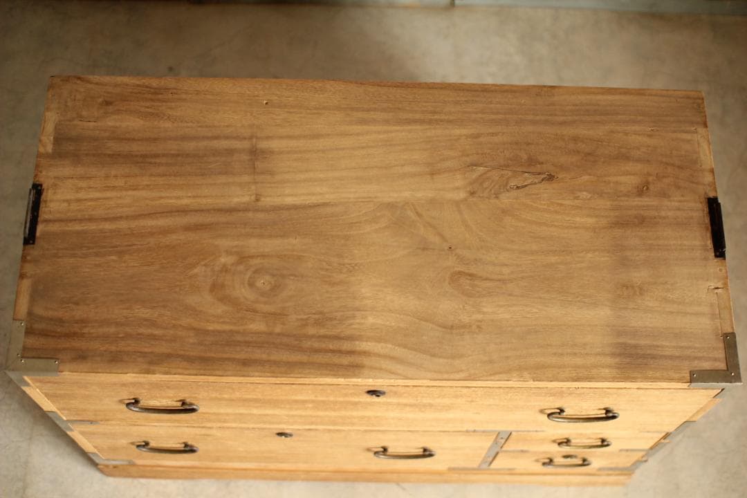 古い木製の引き出し4杯　チェスト　桐箪笥　昭和レトロ　タンス　古家具　古民家