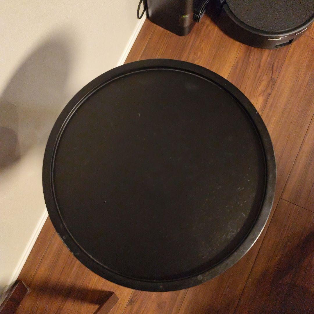 黒い木製スツール　スピンチェア