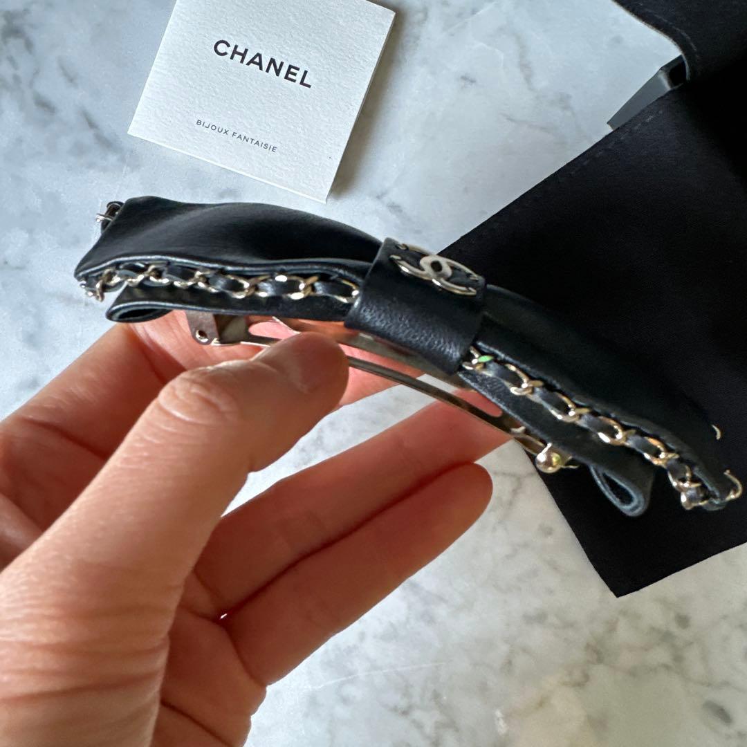 CHANEL シャネル チェーン リボン バレッタ ヘアアクセサリー 黒皮リボン