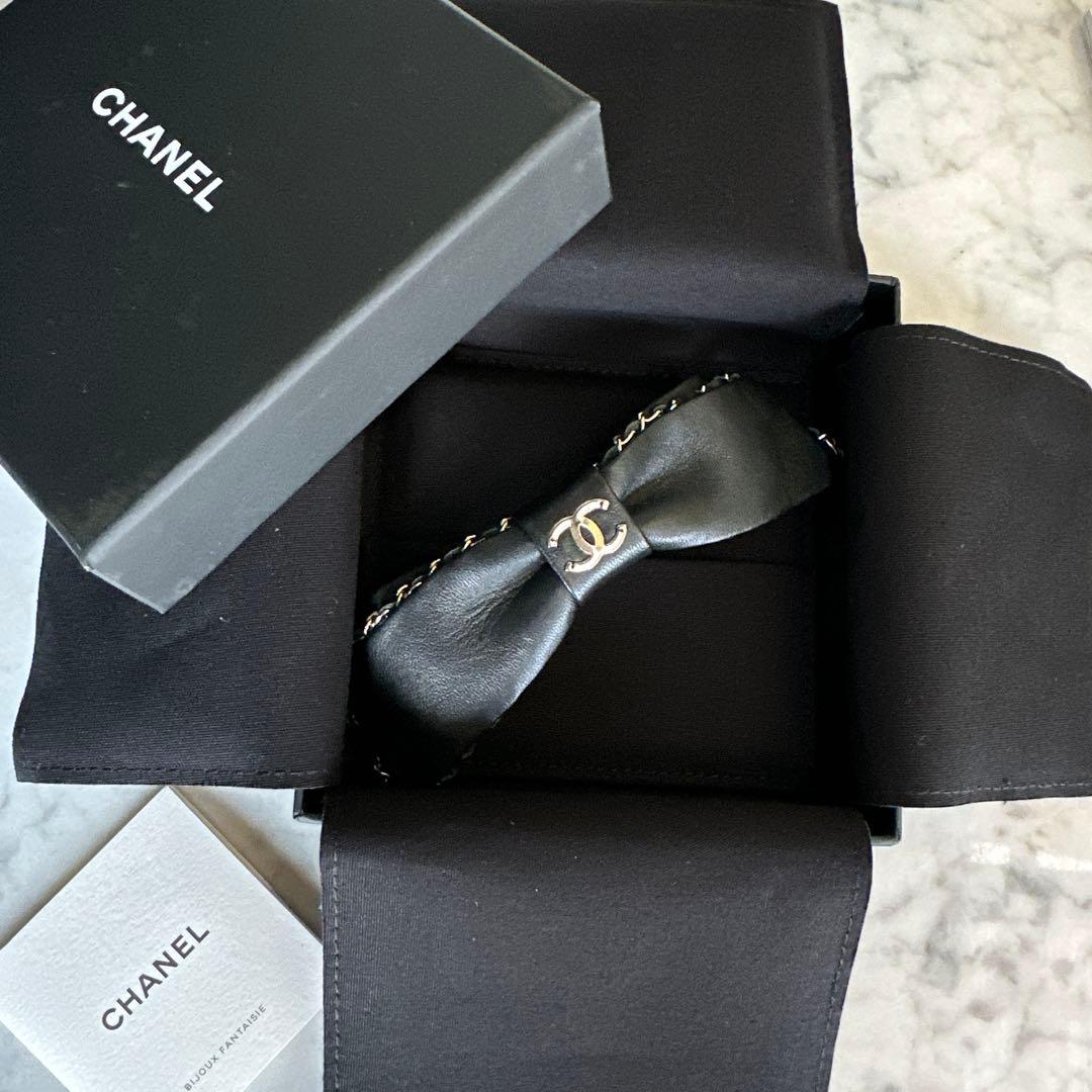 CHANEL シャネル チェーン リボン バレッタ ヘアアクセサリー 黒皮リボン