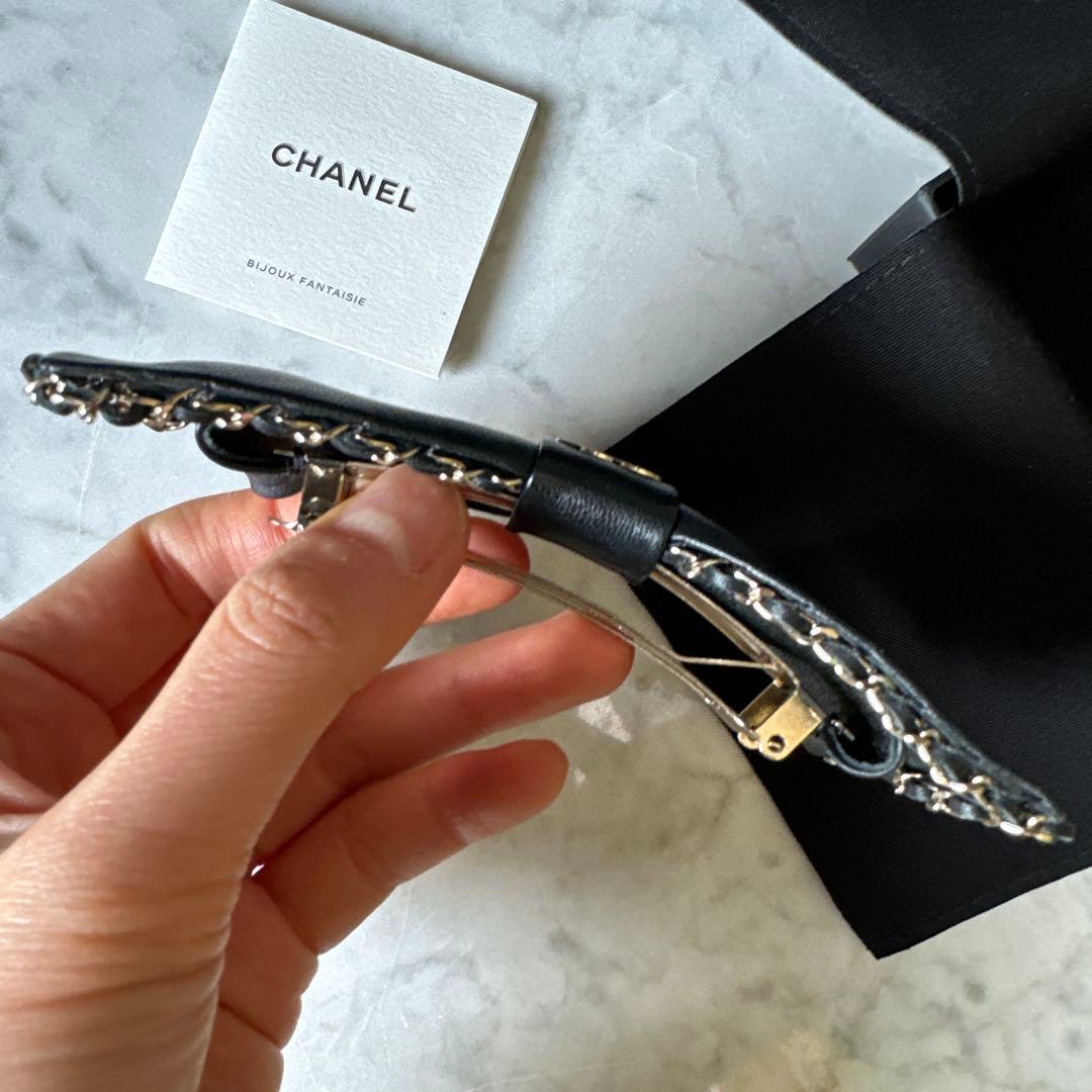 CHANEL シャネル チェーン リボン バレッタ ヘアアクセサリー 黒皮リボン