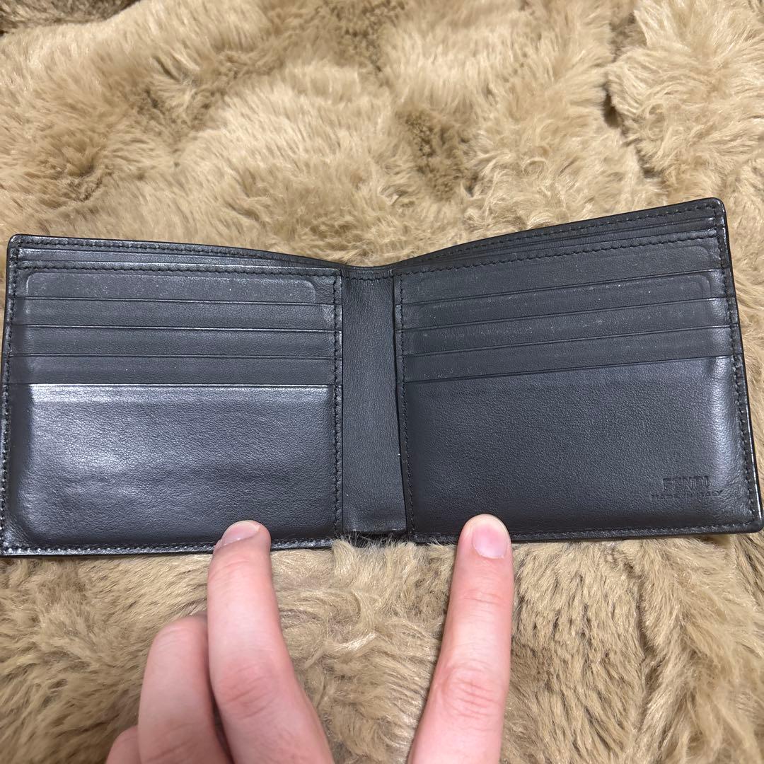 FENDI 二つ折り財布 黒/ブラック メンズ シンプル バグズ