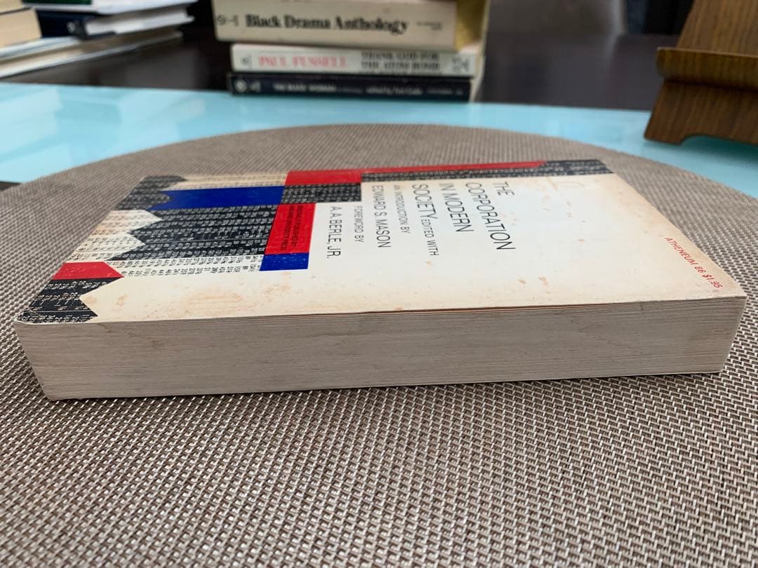 希少　THE CORPORATION IN MODERN SOCIETY