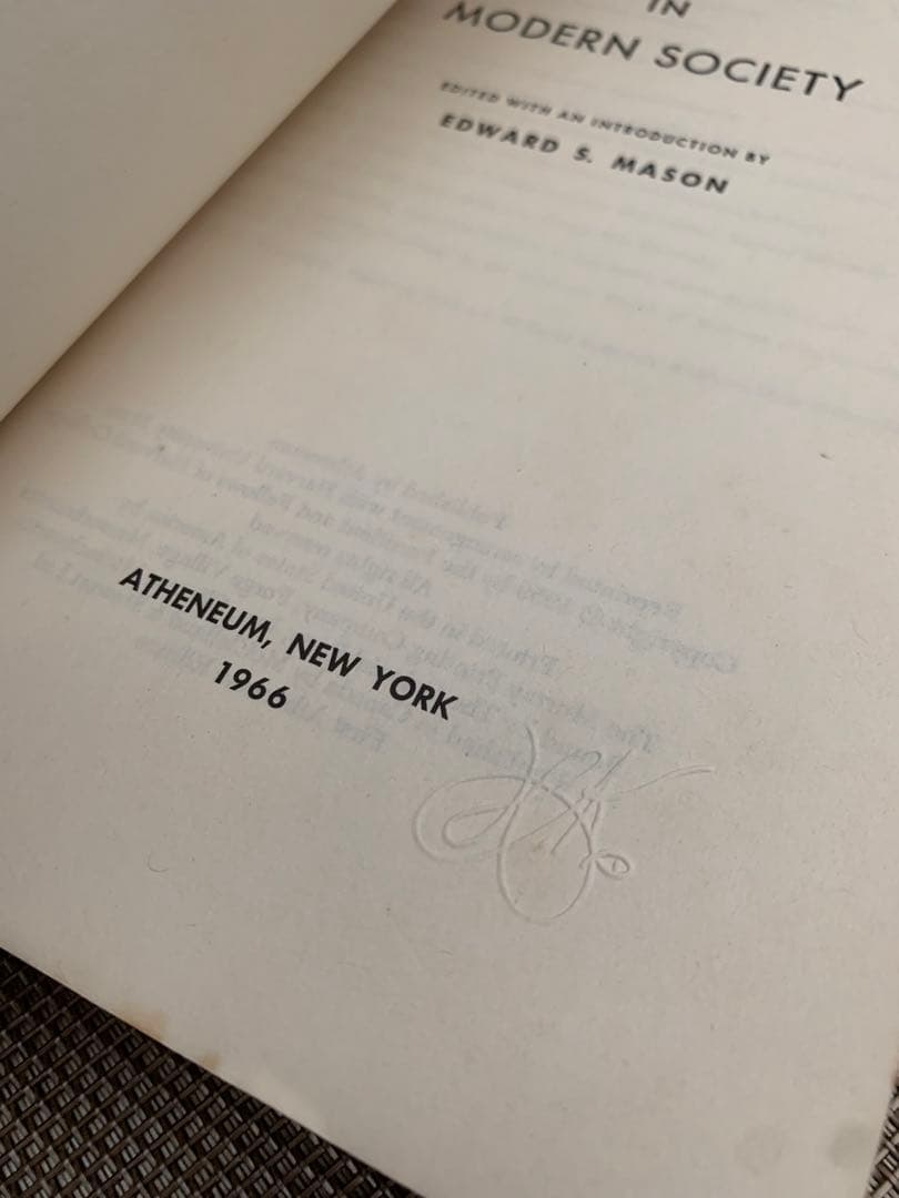 希少　THE CORPORATION IN MODERN SOCIETY