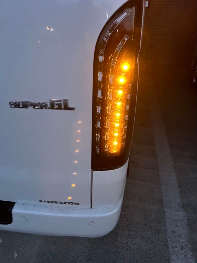 値下げ交渉可能新品未開封右側のみ！200系ハイエースFREX煌REDテールランプ