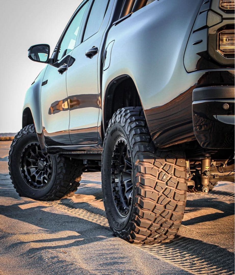 KMCホイール　新品　4本セット　ハイラックス　プラド　希少