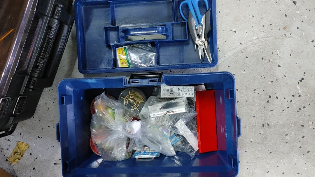 バスルアー　タックルボックス4つ　予備品　全て付けます　引退　レイドジャパン　等