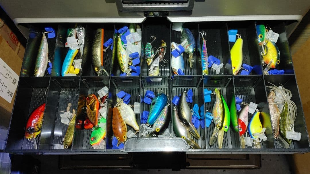バスルアー　タックルボックス4つ　予備品　全て付けます　引退　レイドジャパン　等
