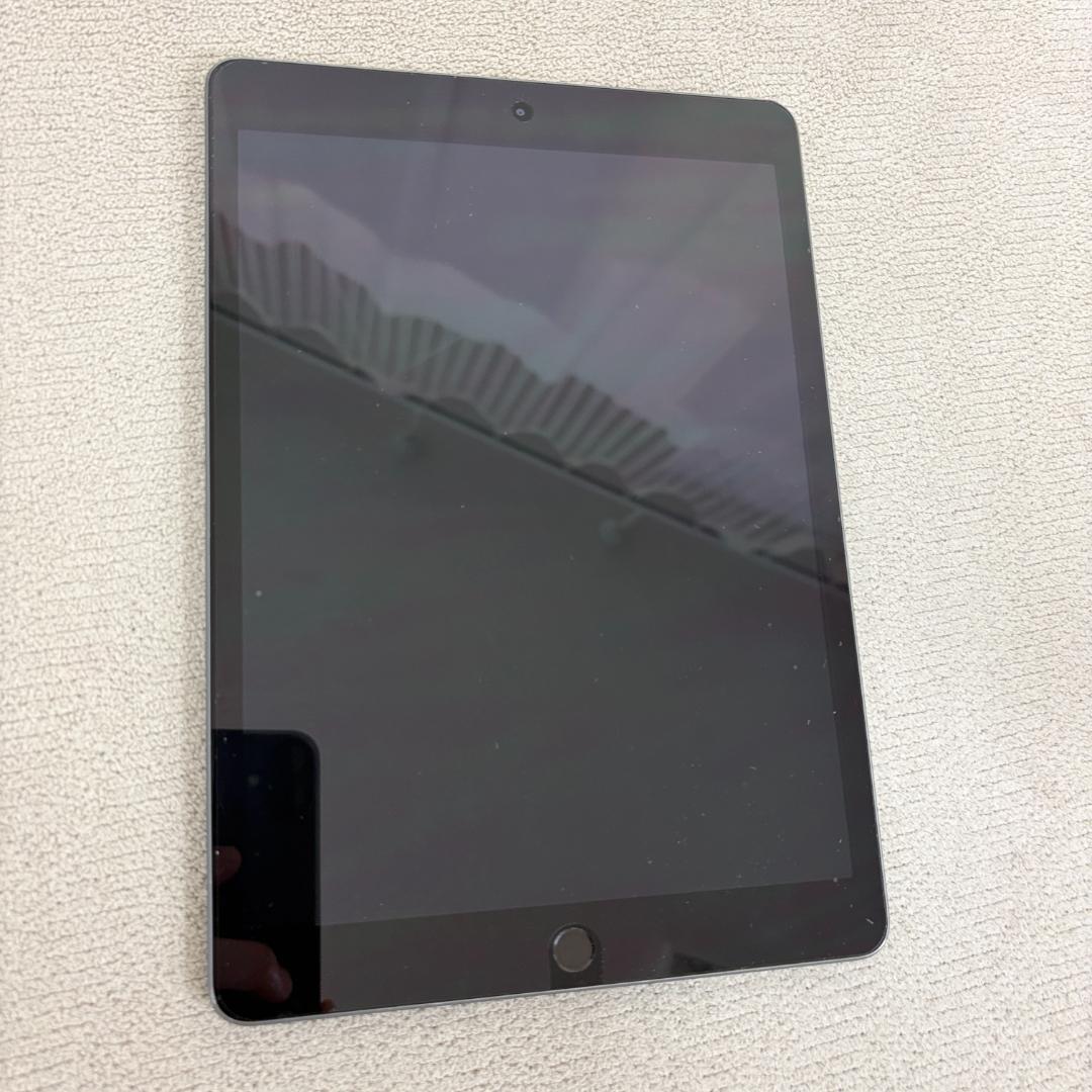 iPad Wi-Fi 32GB - スペースグレイ（第7世代）カバー付き