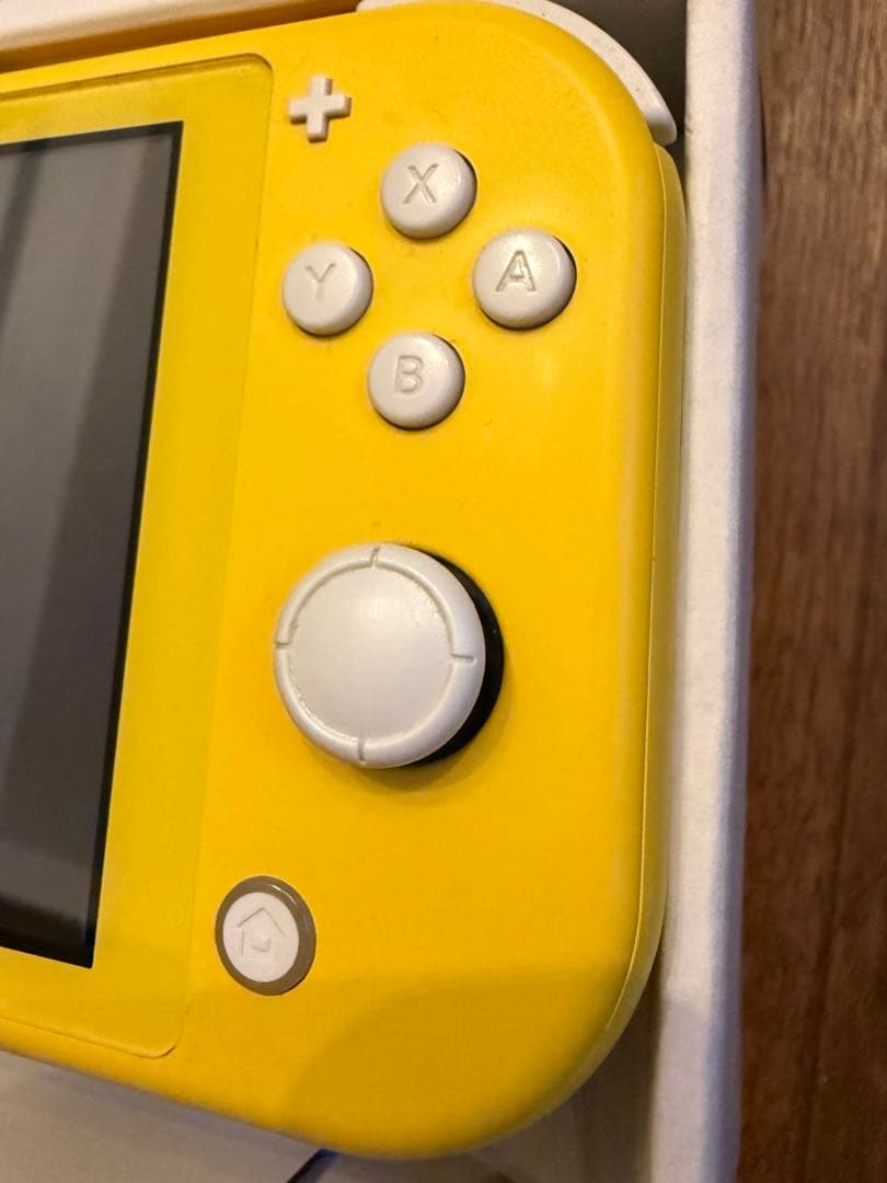 Nintendo Switch Lite イエロー 本体 箱・充電器付き
