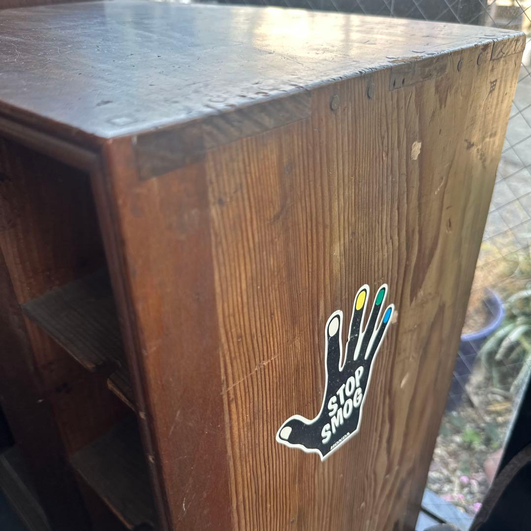 最終お値下げ❣️木製棚タンス、本棚　STOP SMOGステッカー