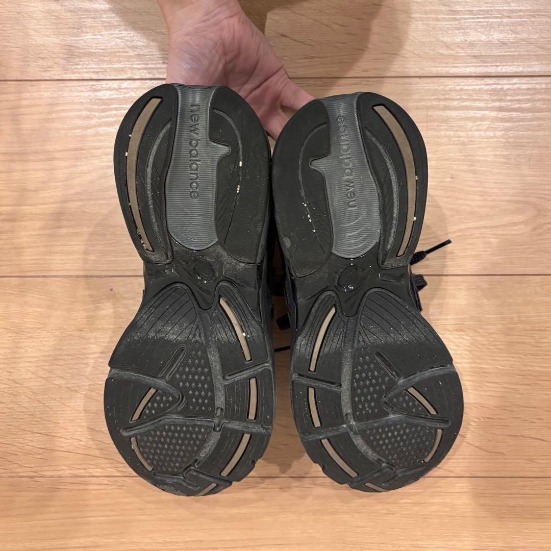 New Balance ブラック スニーカー Abzorb2010