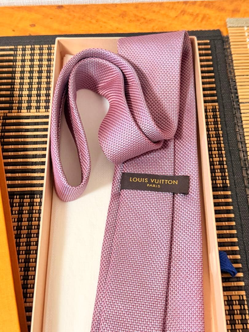 新品未使用ルイヴィトンネクタイ