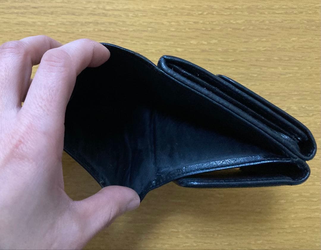 CHANELココマーク二つ折り財布ブラックリペア済み