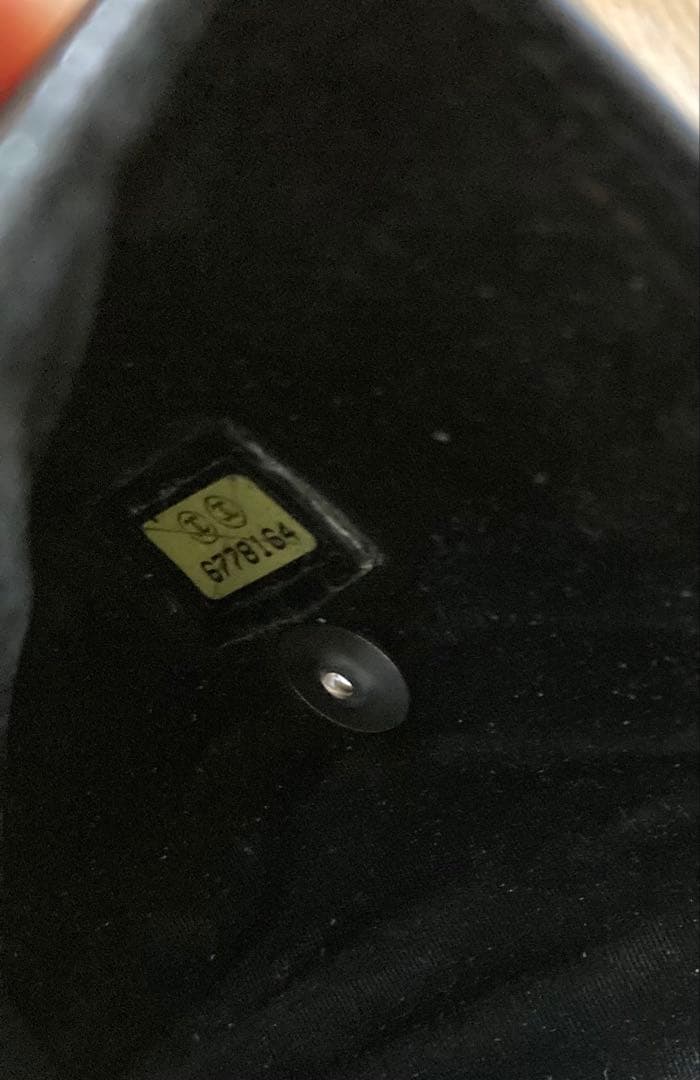 CHANELココマーク二つ折り財布ブラックリペア済み