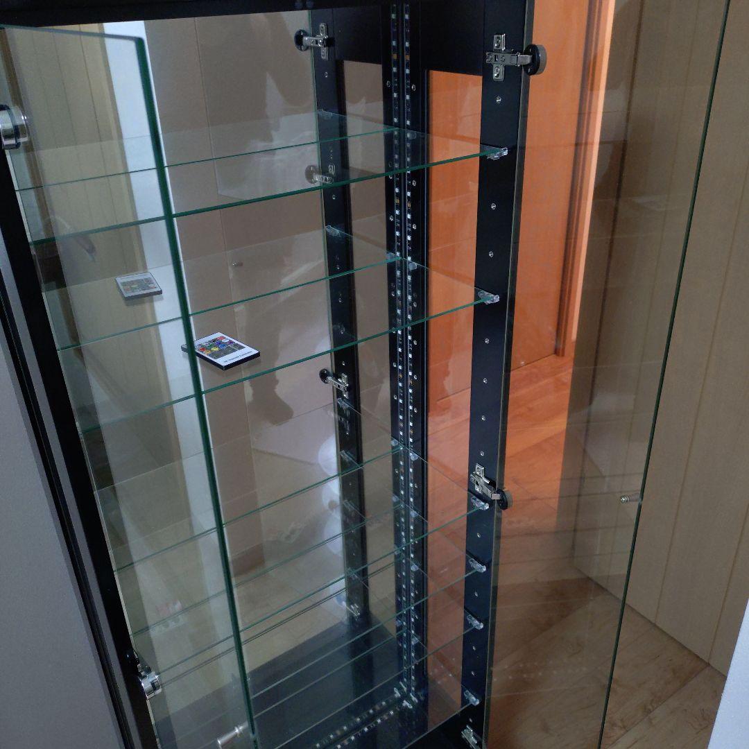 LEDライト、鍵付きコレクションケース 7段