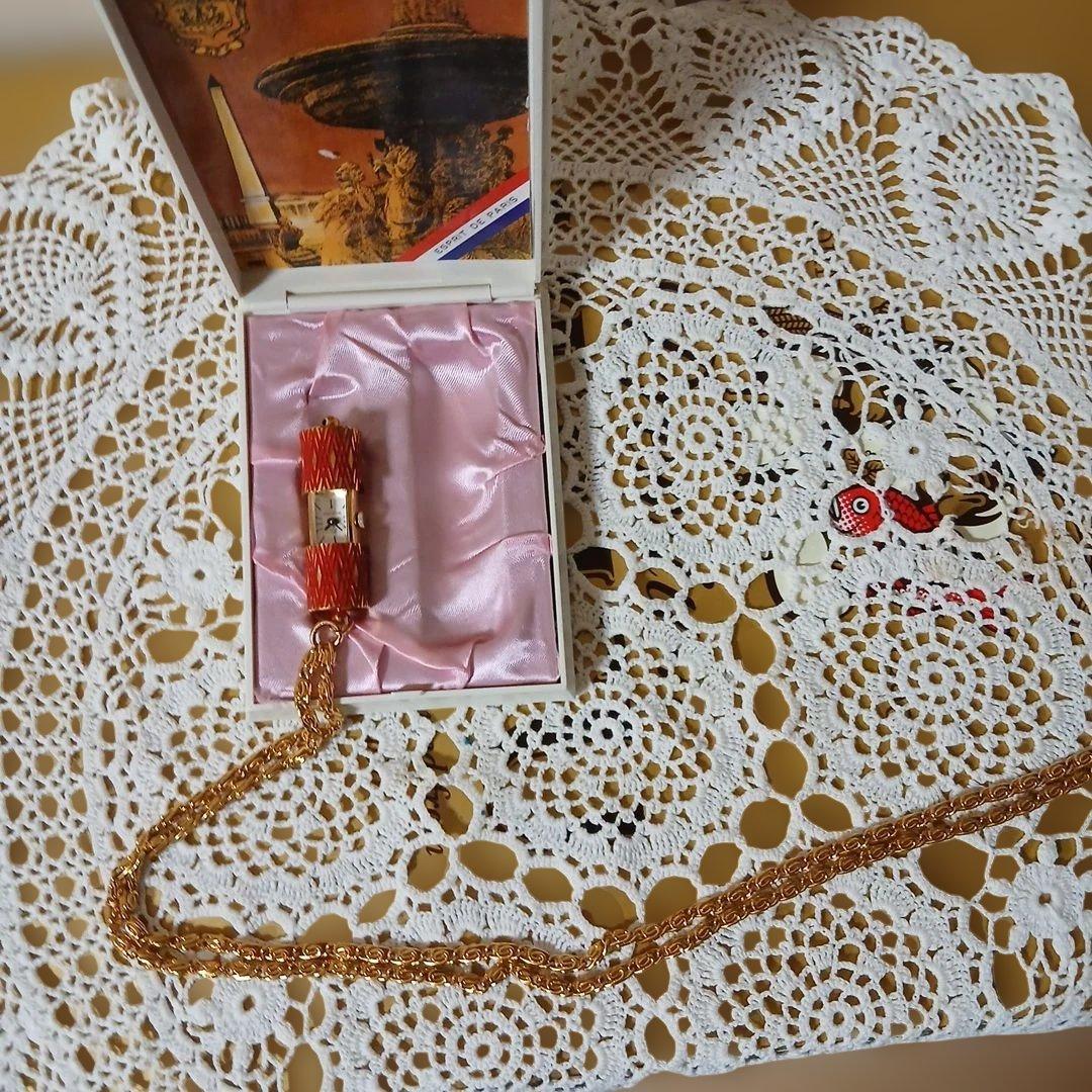 Junjun レッド系装飾的時計内蔵型ネックレス