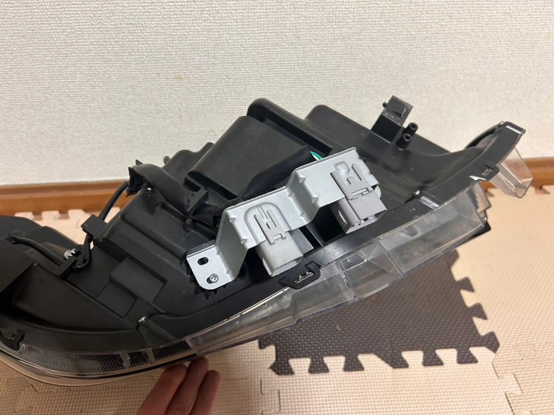 80ヴォクシー後期　左ヘッドライト