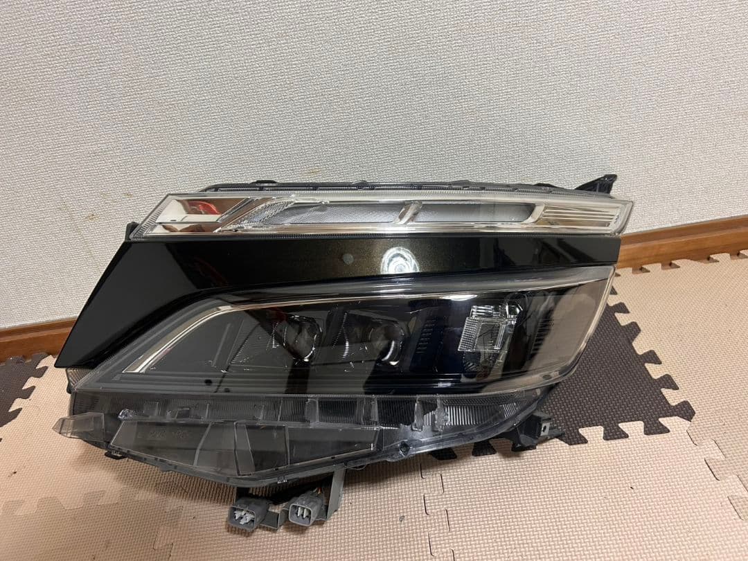 80ヴォクシー後期　左ヘッドライト