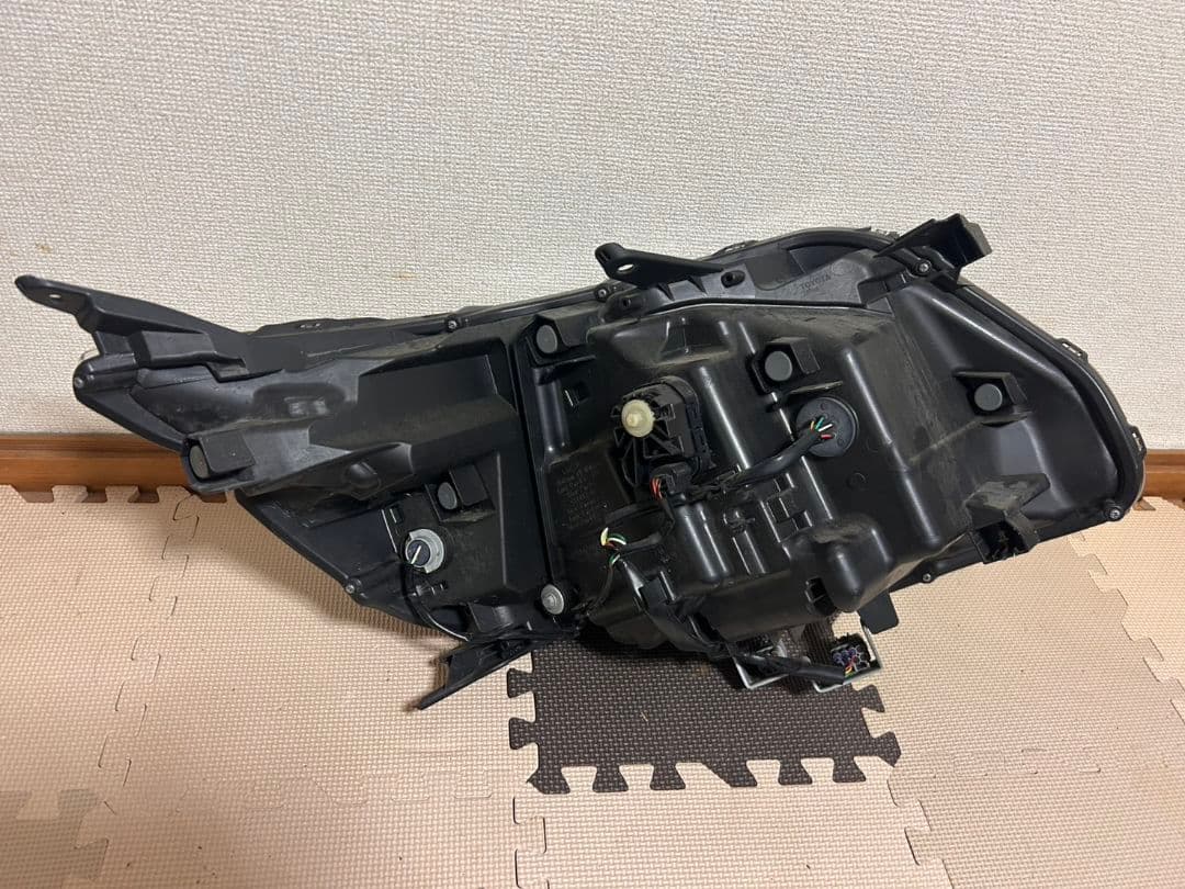 80ヴォクシー後期　左ヘッドライト