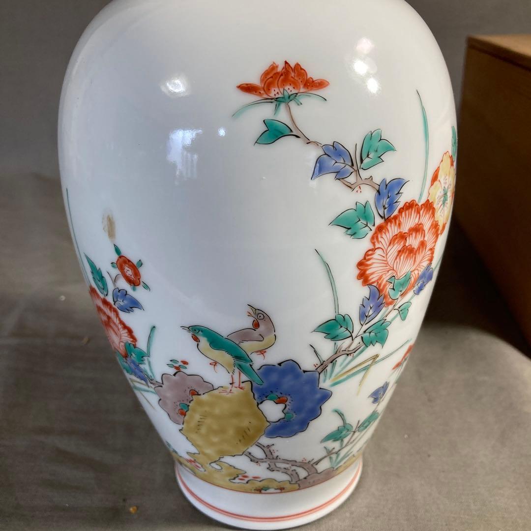 【柿右衛門】赤絵の伝統　名窯　人間国宝　十四代酒井田柿右衛門作　錦牡丹文　花瓶