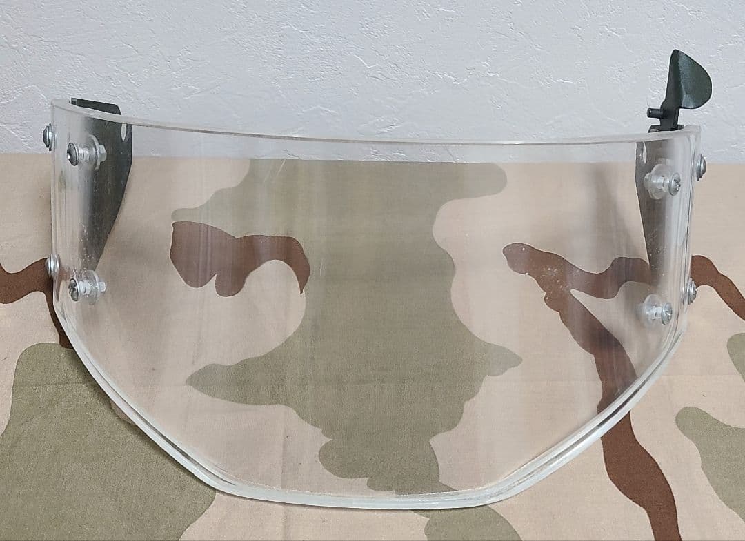 ロシア軍 Zsh1-2mヘルメット バイザー付き・オマケのコンニワッペン