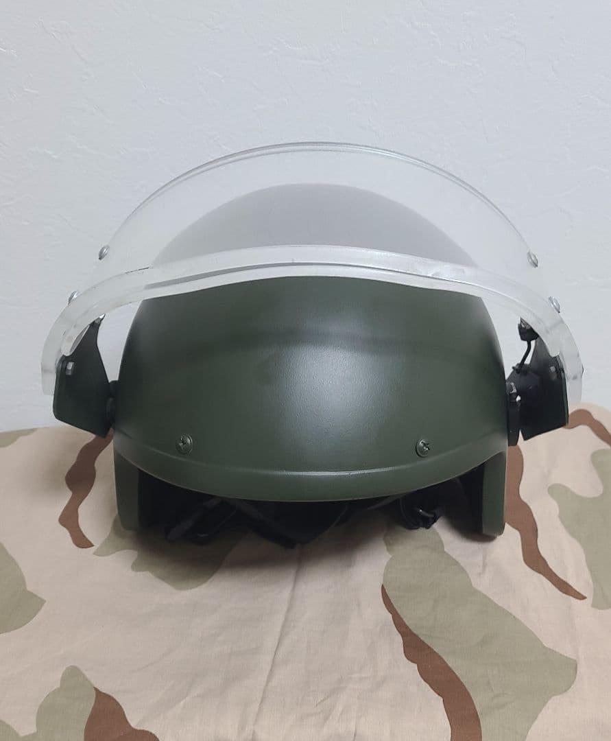 ロシア軍 Zsh1-2mヘルメット バイザー付き・オマケのコンニワッペン