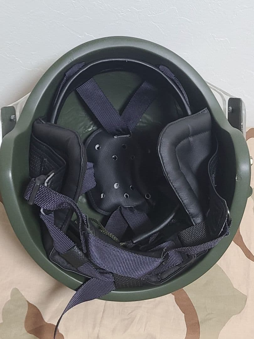 ロシア軍 Zsh1-2mヘルメット バイザー付き・オマケのコンニワッペン