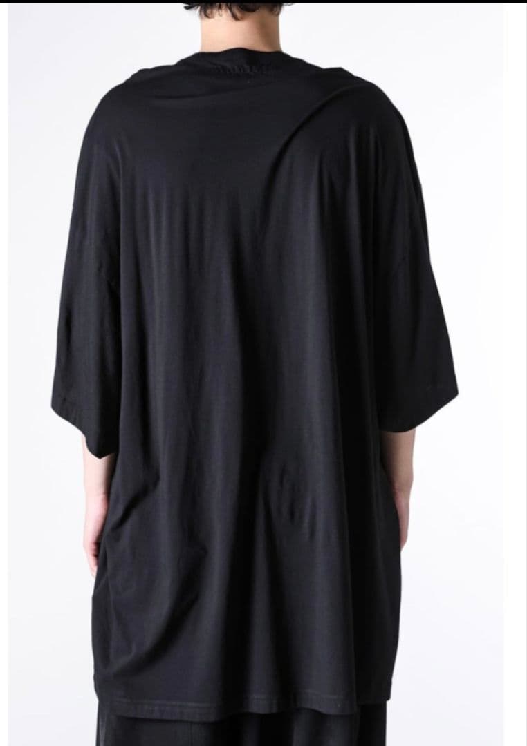 JULIUS オーバーサイズTシャツ 黒 白アートプリント