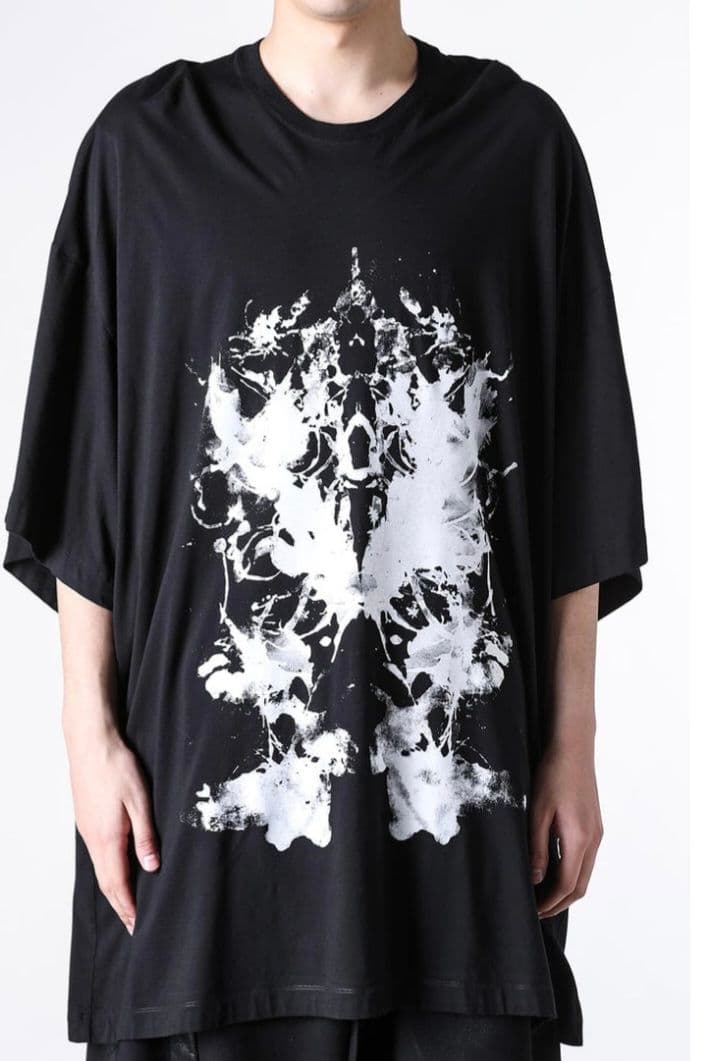 JULIUS オーバーサイズTシャツ 黒 白アートプリント