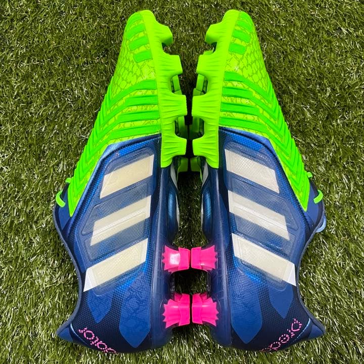 サッカースパイク アディダス プレデター インスティンクト ジャパン HG