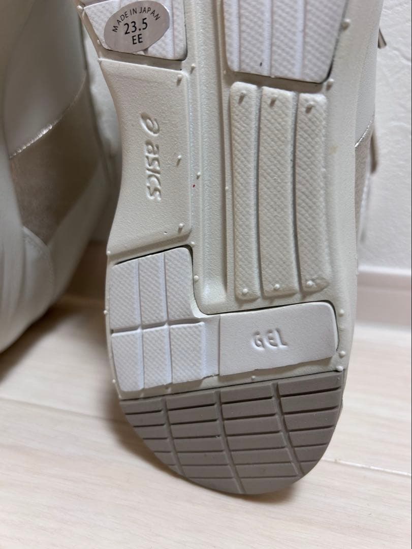 ノエル　ホワイト asics pedala スニーカー 23.5cm