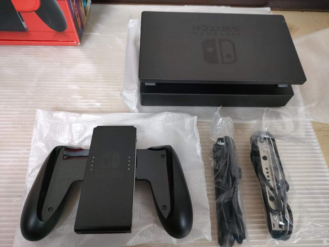 ほぼ未使用美品 任天堂 スイッチ本体 HAC-001バッテリー強化版 2022y