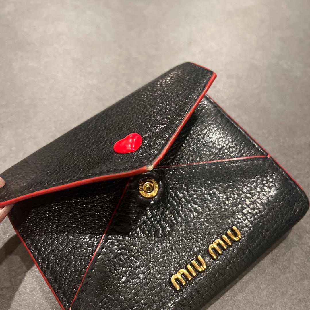 【値下げ】MIU MIU 三つ折り財布 黒　レター